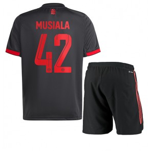 Bayern Munich Jamal Musiala #42 kläder Barn 2022-23 Tredje Tröja Kortärmad (+ korta byxor)